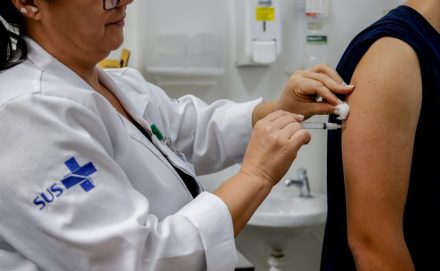 Ribercon - Rio amplia para 18 anos faixa etária para vacinação da dengue
